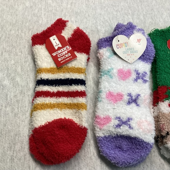 WOMEN’S COZY SOCKS BUNDLE OF 4 PAIRS SIZE: 9-11 SHOE SIZE COLOR: MULTI NWT - Picture 4 of 11